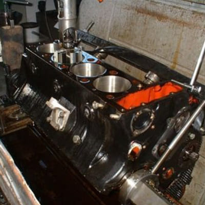 Motorinstandsetzung eines Mercedes 600 3