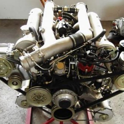 Motorinstandsetzung eines Mercedes 600 4