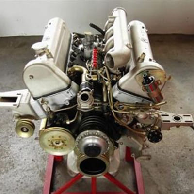 Motorinstandsetzung eines Mercedes 600 6