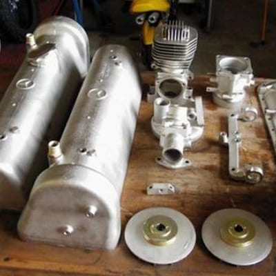 Motorinstandsetzung eines Mercedes 600 8