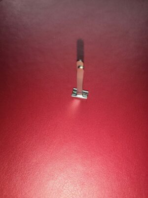 Retaining clip for 600 grille