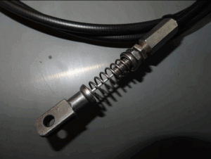 Motorhaubenzug – Bild 3