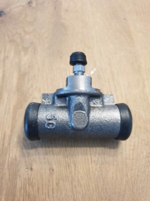 Wheel cylinder for various Mercedes-Benz models - Image 3